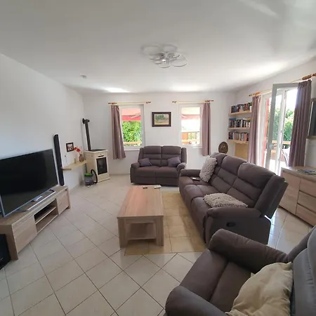 Annie * Lesencetomaj