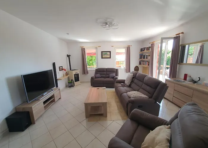 Annie * Lesencetomaj