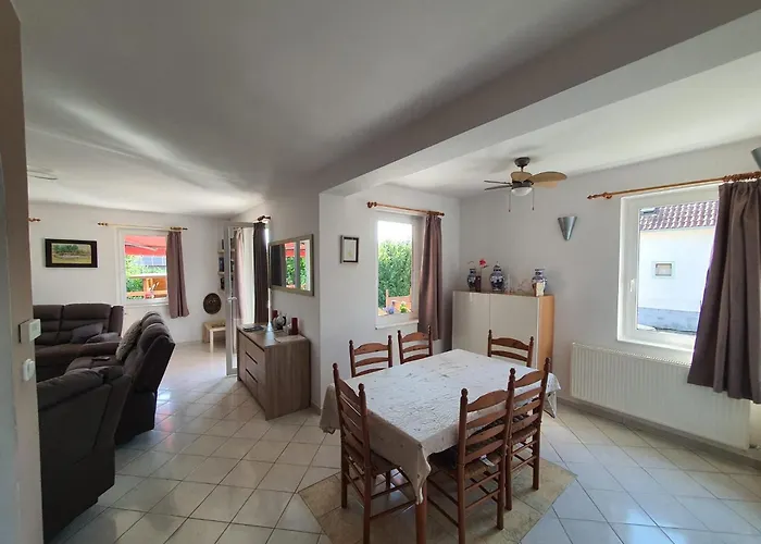 Annie * Lesencetomaj